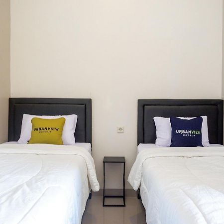 Urbanview Hotel Near Alun Alun Tegal 直葛 外观 照片