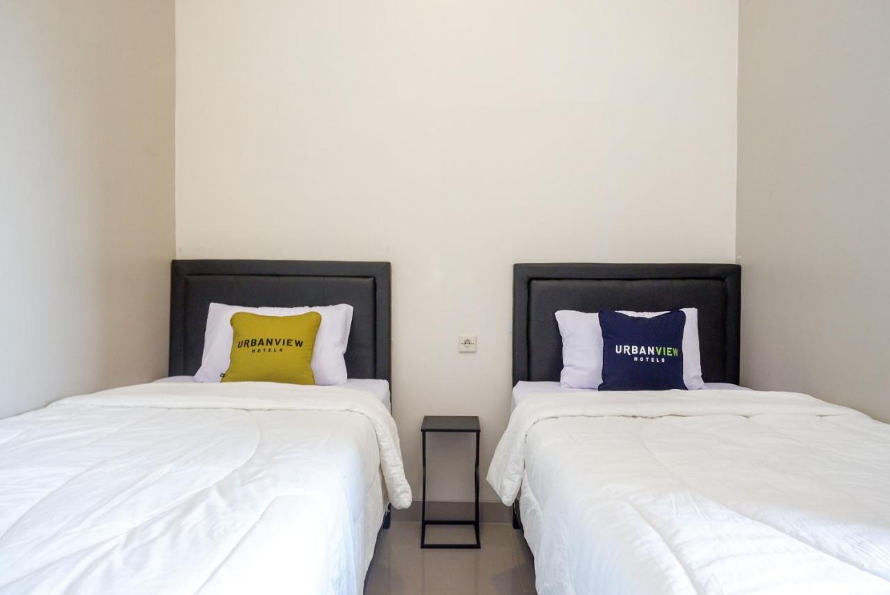 Urbanview Hotel Near Alun Alun Tegal 直葛 外观 照片
