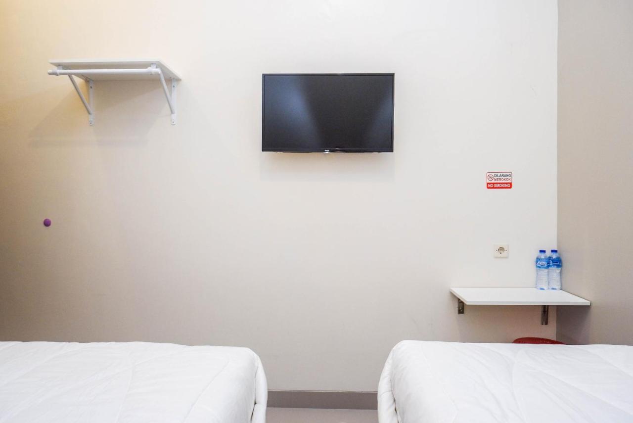 Urbanview Hotel Near Alun Alun Tegal 直葛 外观 照片