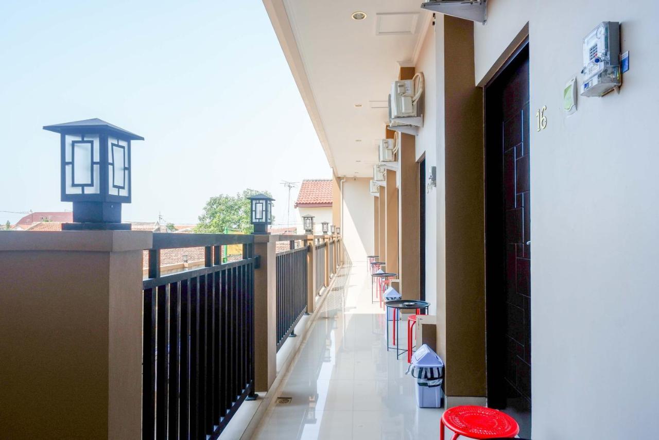 Urbanview Hotel Near Alun Alun Tegal 直葛 外观 照片