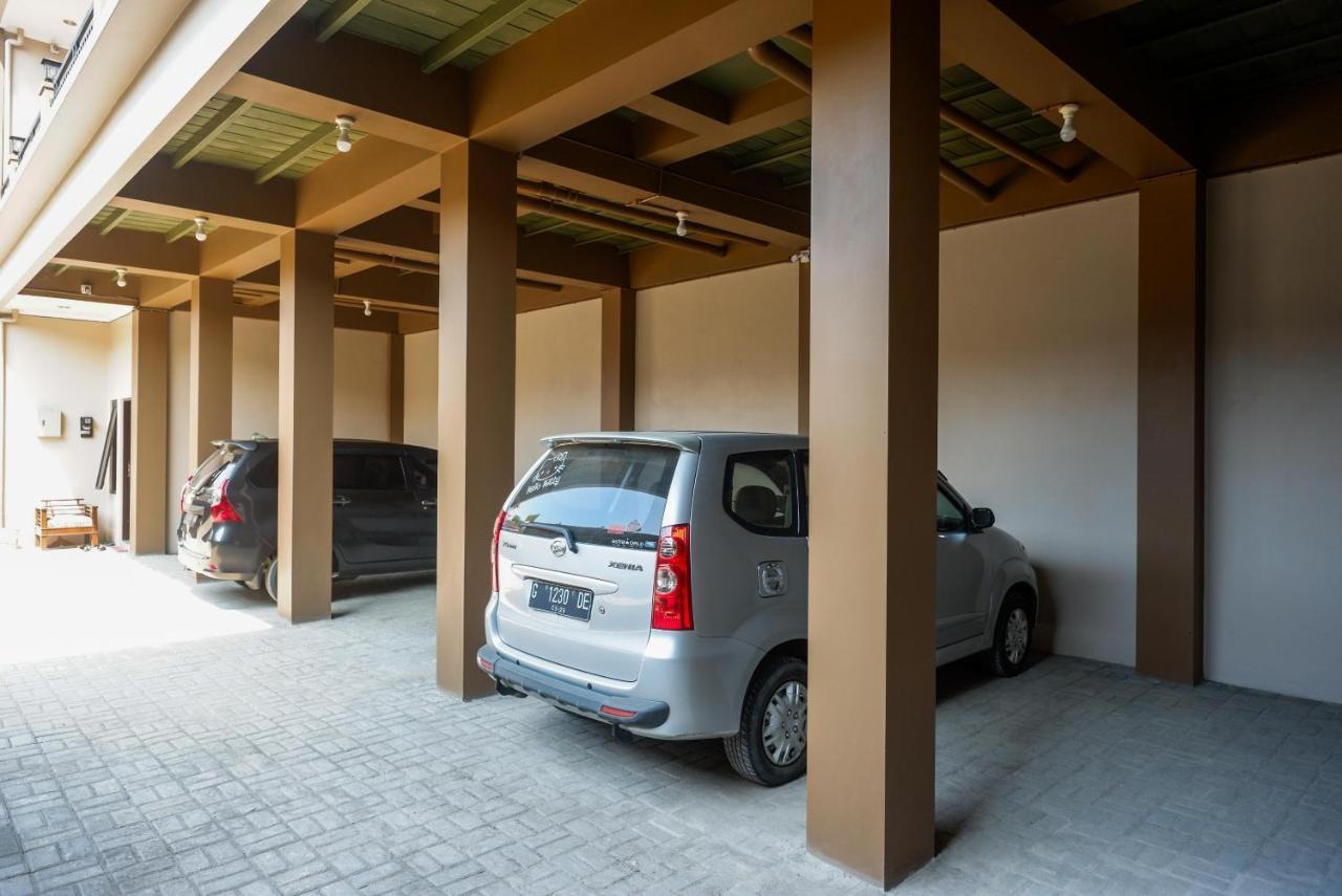 Urbanview Hotel Near Alun Alun Tegal 直葛 外观 照片