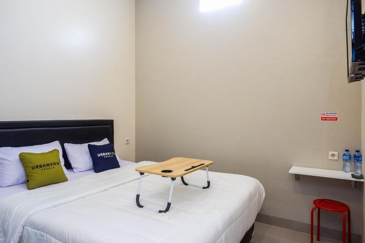 Urbanview Hotel Near Alun Alun Tegal 直葛 外观 照片