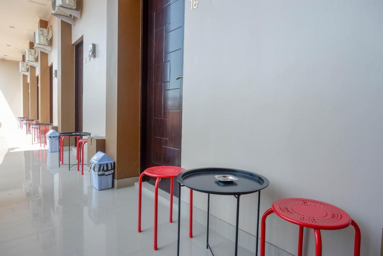 Urbanview Hotel Near Alun Alun Tegal 直葛 外观 照片