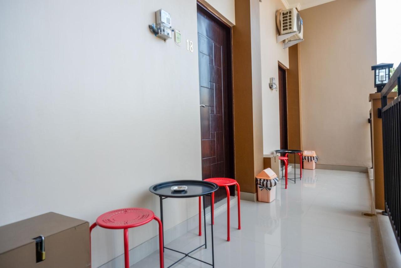 Urbanview Hotel Near Alun Alun Tegal 直葛 外观 照片
